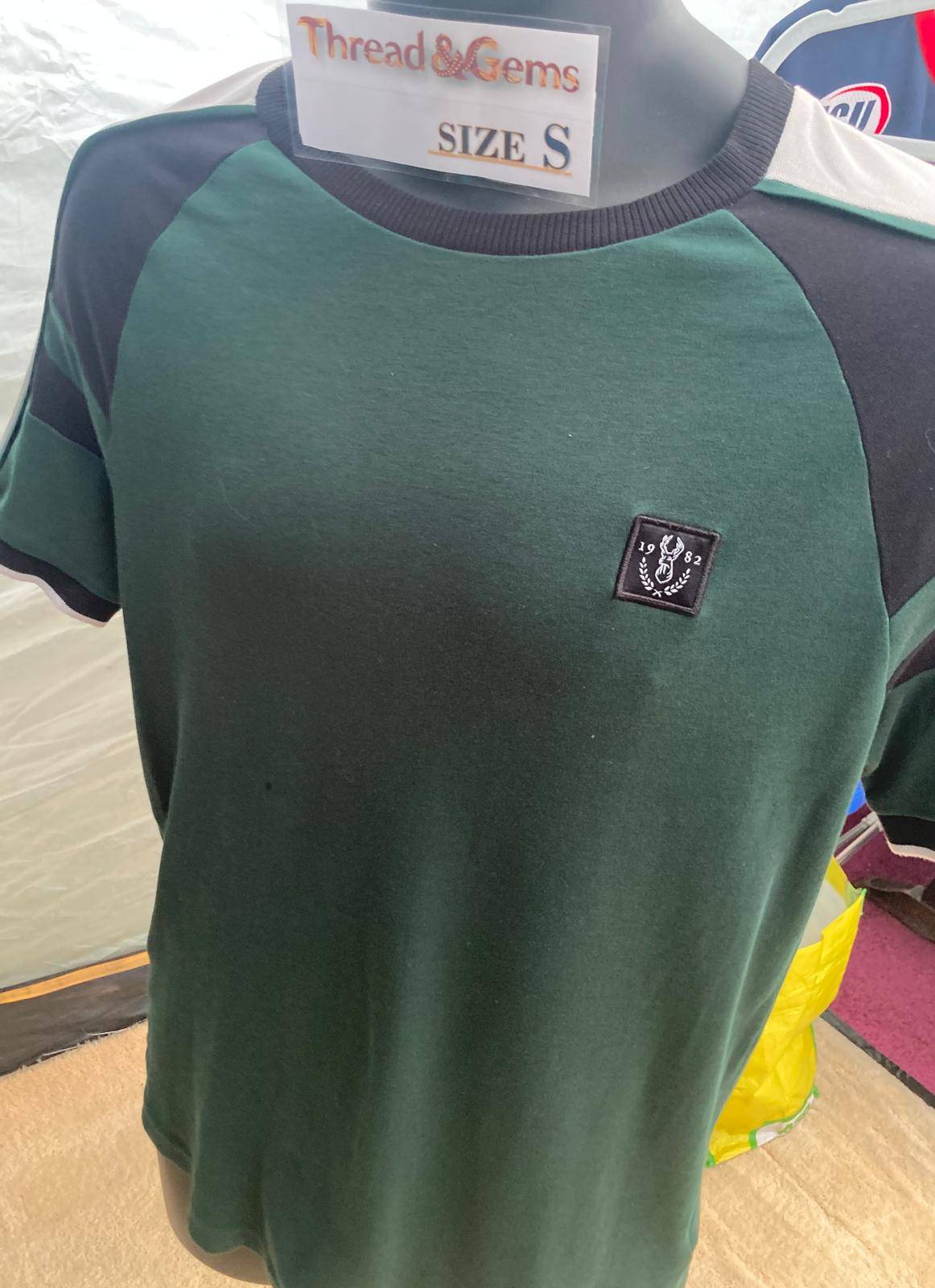 Men's green and black casual T-shirt with logo